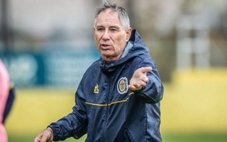 Ariel Holan dejó de ser el técnico de Rosario Central