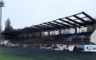 Finlandia: un club descendió y jóvenes incendiaron su estadio