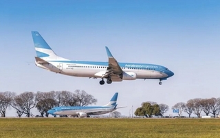 Aerolíneas Argentinas firmó un pacto de “paros cero”