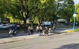 Iba en DIDI Motos, la atropelló un colectivo y murió