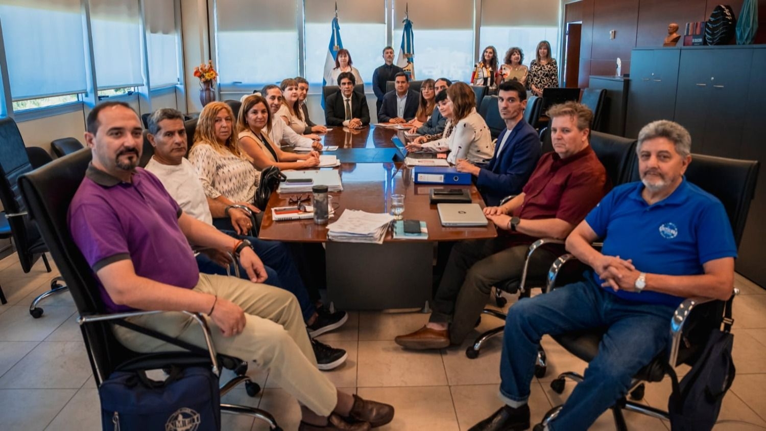 Gobierno mejoró la oferta con más bonos, suba por radio y sostener el IPC