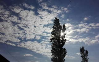 Calor, viento y lluvias aisladas: el tiempo de San Juan para este sábado
