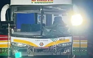 Tres micros con hinchas de Estudiantes chocaron en camino a la final del Clausura