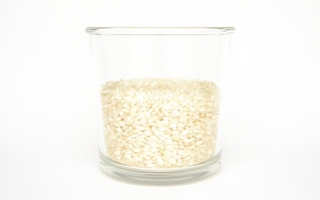 Dónde colocar arroz blanco para atraer dinero en 2026