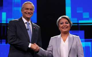 Jeannette Jara reconoció la derrota y felicitó a José Antonio Kast