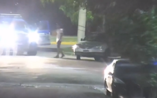 Ladrones se llevaban un auto a pie pero fueron interceptados por la Policía