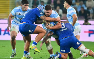 Menos golpes en la cabeza: el rugby prueba un cambio clave en el tackle 