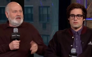 Rastros de sangre en un hotel complican al hijo de Rob Reiner