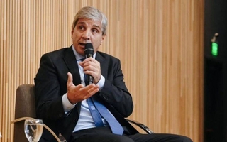 Luis Caputo y la UIA acuerdan reuniones periódicas para impulsar la reforma laboral