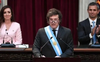 Qué cualidades buscan los argentinos en un presidente y cómo se compara Javier Milei