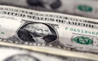 Dólar oficial se mantiene en máximos de tres semanas tras intento de corrección