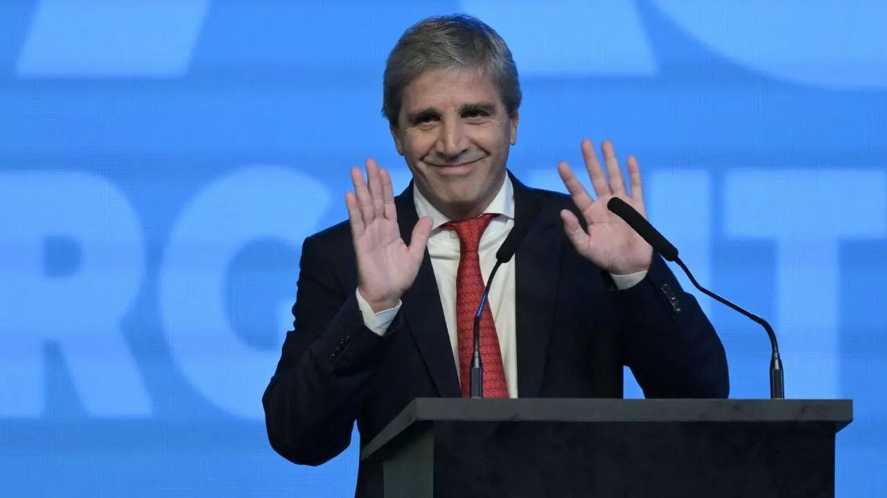 Caputo apuesta a que inflación de febrero quede por debajo que la de enero