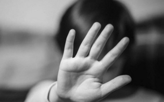 Distribuía pornografía infantil, lo condenaron, pero no irá a la cárcel