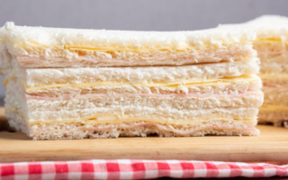 Cuánto cuesta hacer sándwiches de miga en San Juan