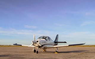 Argentina vuelve a fabricar aviones: FAdeA presentó el IA-100B