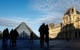 La Justicia falló a favor de una turista argentina en París que se quedó en la calle