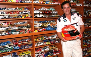 22.000 autos a escala, un Batimóvil original y un museo único que dejó sin palabras a Colapinto