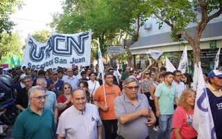 Gremios, sindicatos y agrupaciones marchan en San Juan contra la reforma laboral de Milei
