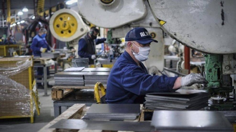 Crece la preocupación por despidos en la industria tras caída de ...