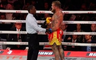 El árbitro criticó a Jake Paul en su pelea con Anthony Joshua