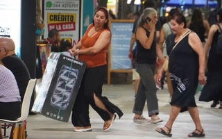 Compras de último momento colmaron el centro sanjuanino