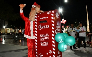Niños dejaron en Rawson sus cartas a Papá Noel en el buzón del HUARPE