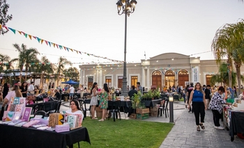 Capital celebró la Navidad con una feria de emprendedores colmada de público