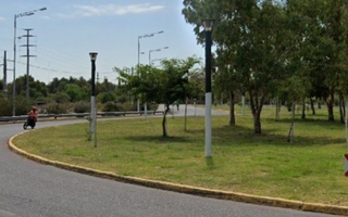 Una joven fue hospitalizada tras accidentarse en la rotonda del RIM 22