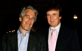 Por qué el gobierno de EEUU retiró fotos de Trump del caso Epstein