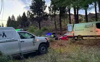 Tragedia en Bariloche: dos jubilados murieron al caer el auto por un barranco