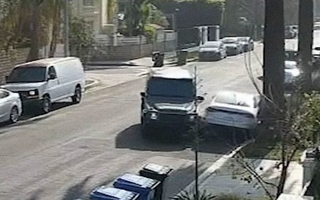 Impactante video muestra cómo una mujer frustra un robo con su auto