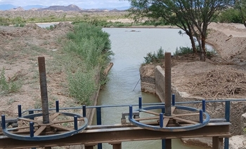 Tras 15 días sin agua, Mogna vuelve a regar, pero la incertidumbre persiste