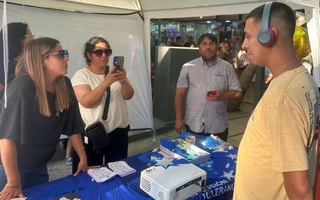 Se llevó a cabo una campaña por el autismo y la pirotecnia en la Peatonal