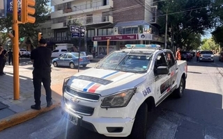 Una mujer fue atropellada por un auto en pleno centro 