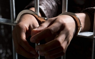 Disparó al aire, provocó un choque y le robó a una de las víctimas