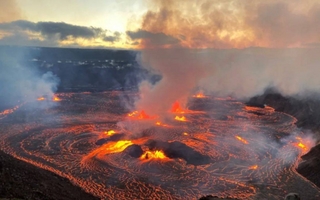Erupción de Navidad: el volcán Kilauea expulsa impactantes fuentes de lava