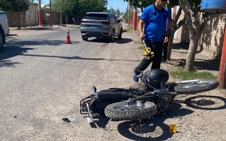 Oyó disparos, aceleró y protagonizó un violento choque en Chimbas