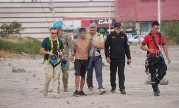 Rescataron al hombre que había subido a la antena de Radio Colón
