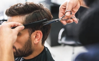 De la peluquería a la cárcel: fue a cortarse el pelo, robó y lo atraparon