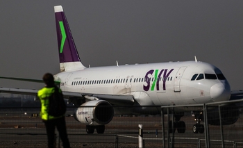 Alerta en un avión de Sky: una falla del motor los obligó a regresar al aeropuerto