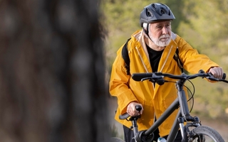 El cerebro después de los 70: cambios biológicos y neurociencia