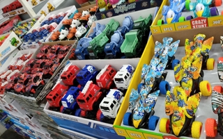 Aguinaldo impulsó las compras navideñas; ahora, el comercio teme a las páginas chinas para Reyes