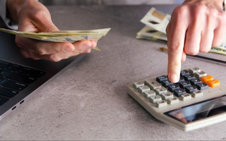 Créditos de hasta $28 millones para renovar taxis, remises y motos eléctricas