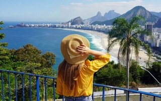 Argentinos vuelven a copar las playas de Brasil este verano