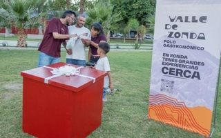 Valle de Zonda Polo Gastronómico realizó un unboxing navideño para promocionar el destino