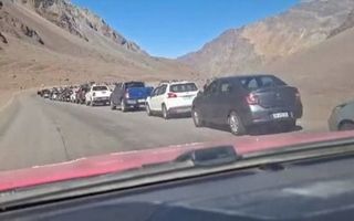 Fin de semana con alto tránsito: demoras y filas en el paso Los Libertadores hacia Chile