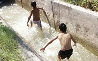 Autoridades advierten sobre prácticas indebidas en los canales de riego de San Juan