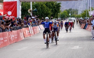 Domínguez ganó la Cuatro Puentes y cerró el año a pura emoción