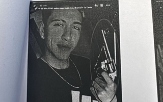 Posaba con armas ilegales en redes sociales: a cuántos años lo condenaron