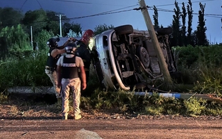 Qué pasó con el dinero que cayó a un canal tras un choque y vuelco